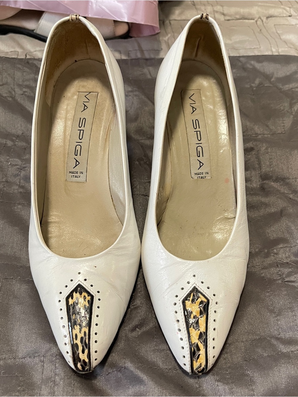 Via Spiga White Leather Pointed Pumps with Leopard Accent